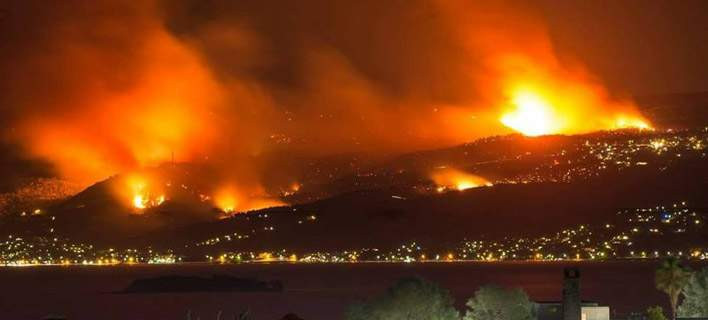 Η εικόνα σοκ της φωτιάς στον Κάλαμο, όπως φαινόταν από την Εύβοια [εικόνες]